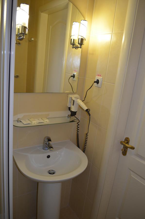 Transit Hotel Дяківці Екстер'єр фото