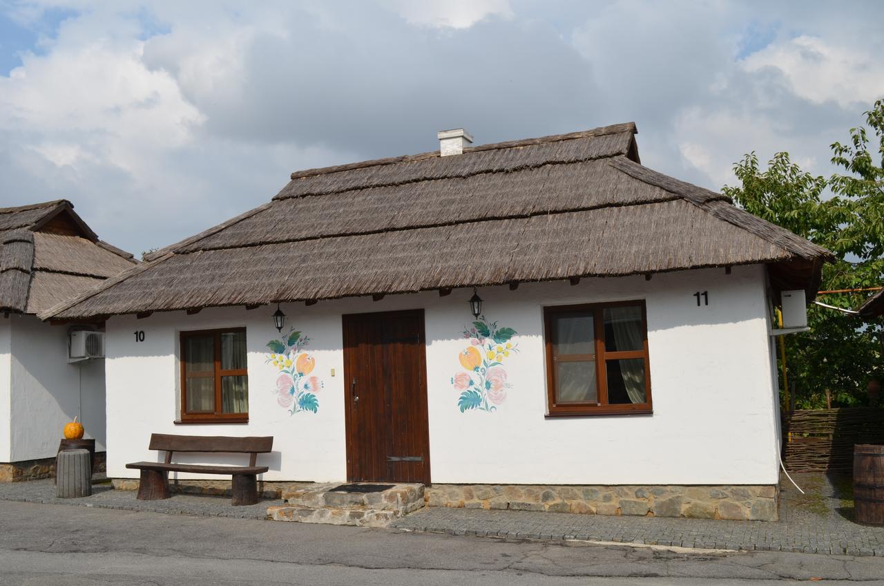 Transit Hotel Дяківці Екстер'єр фото